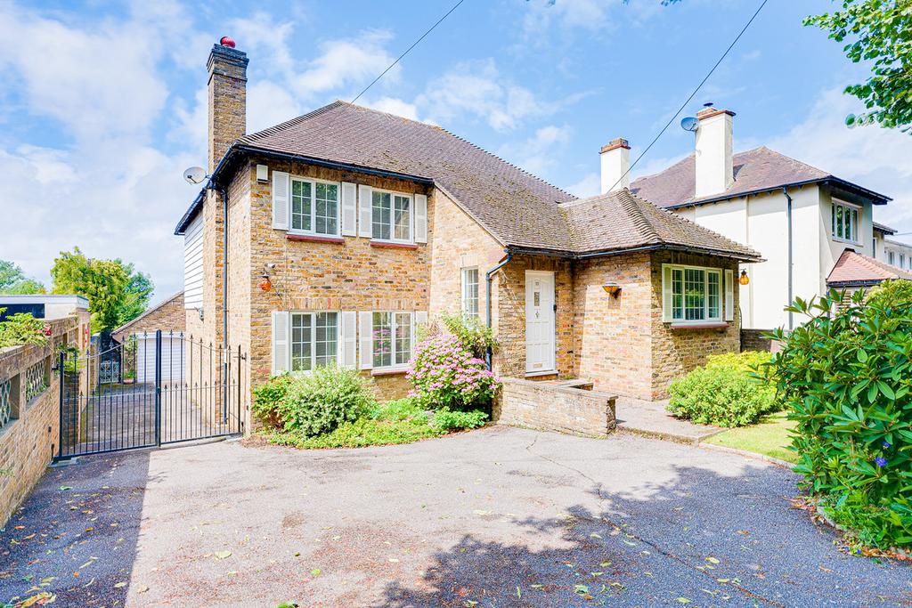 Western Road, Rayleigh, SS6 3 bed detached house £850,000