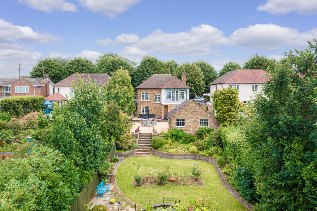 Western Road, Rayleigh, SS6 3 bed detached house £850,000