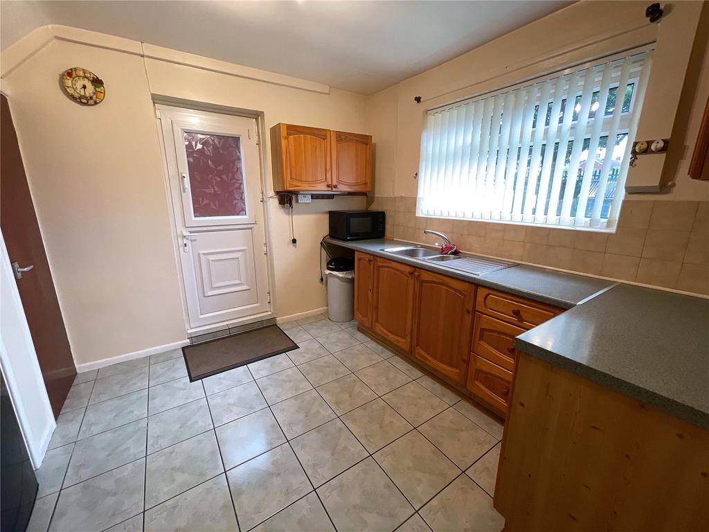 Lindhurst Road, Athersley North, S71 3 bed semidetached house £100,000