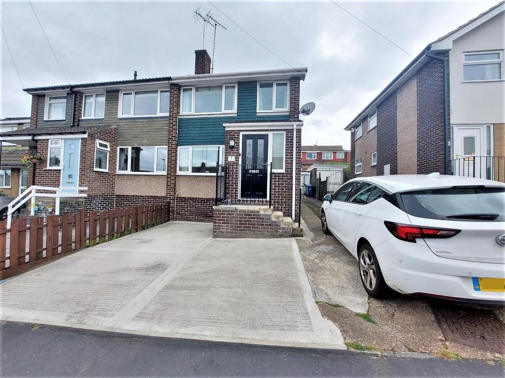 Pembroke Crescent, High Green... 3 bed semidetached house £190,000