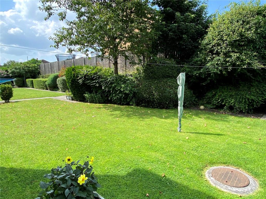 Cullingworth Street, Dewsbury, WF13 2 bed apartment £75,000