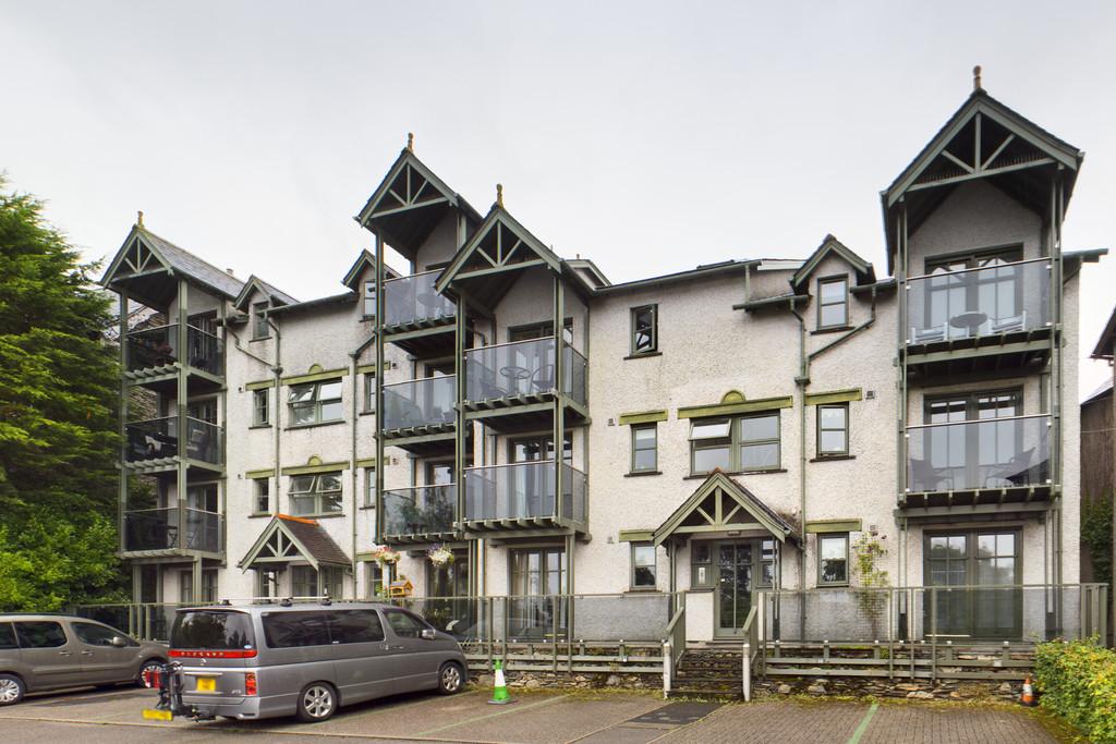 Elleray Road, Windermere 2 bed apartment £700 pcm (£162 pw)