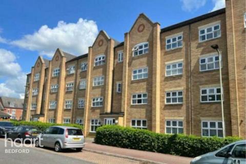 2 bedroom flat to rent, Crowe Road, Bedford