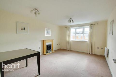 2 bedroom flat to rent, Crowe Road, Bedford