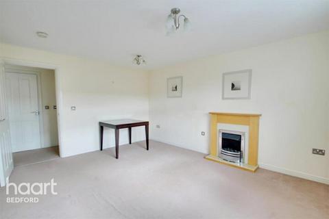 2 bedroom flat to rent, Crowe Road, Bedford