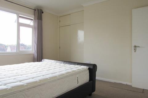 3 Hollymead, Carshalton, SM5 2NT