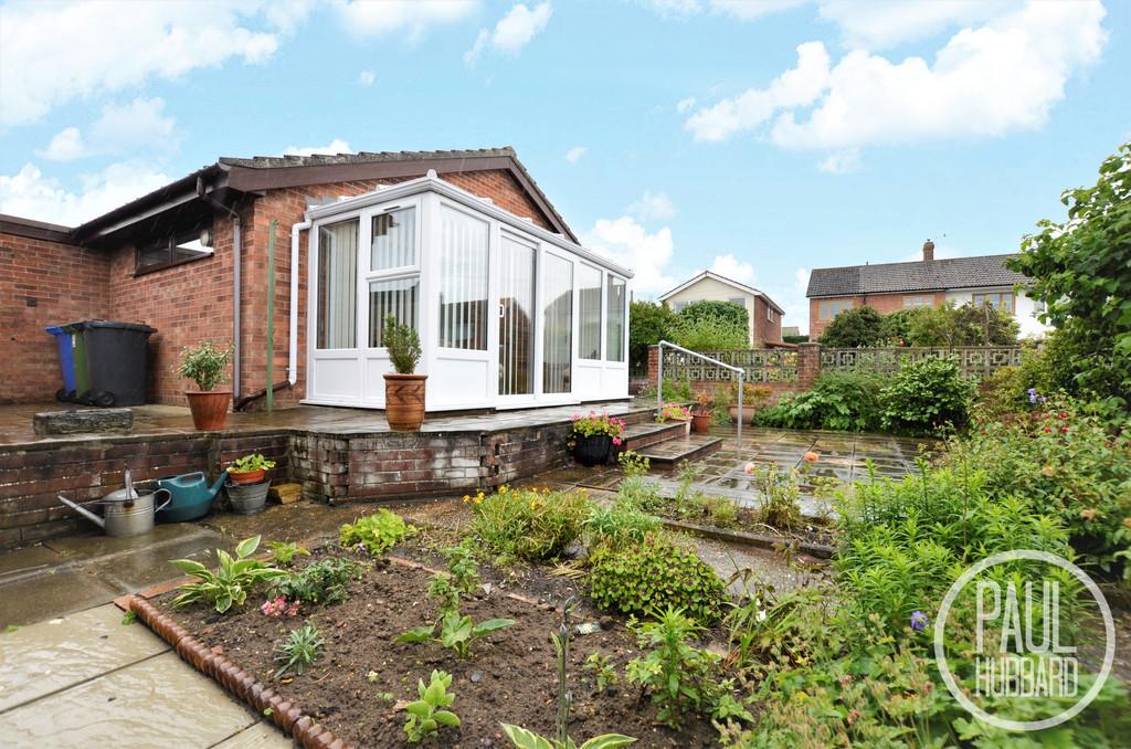 Paddock Hill, Oulton Broad, Suffolk 3 bed detached bungalow £290,000