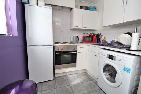 21 Avignon Close, Colchester, CO2 8YH