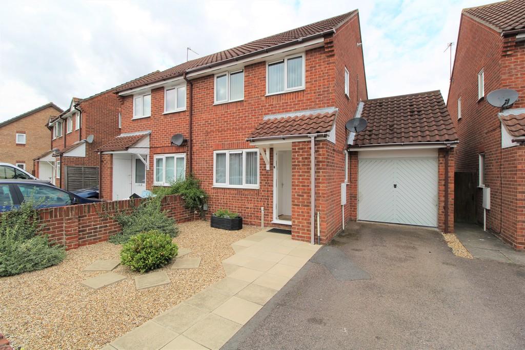 Langdale Drive, Highwoods, CO4 9TU 2 bed semidetached house £265,000
