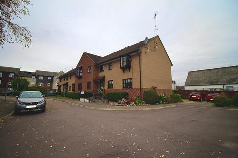 2 bedroom apartment for sale - Hilltop Close, Rayleigh