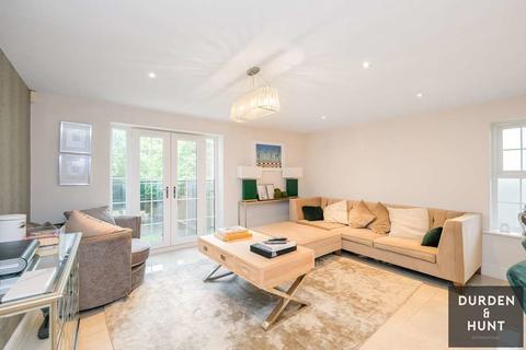 2 bedroom apartment for sale - Roding Heights, Buckhurst Hill