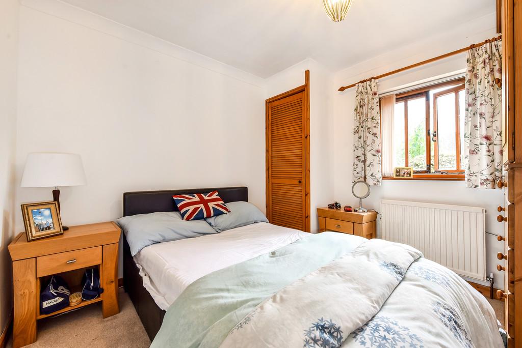 Saxon Meadow, Tangmere, Chichester 2 bed apartment £245,000