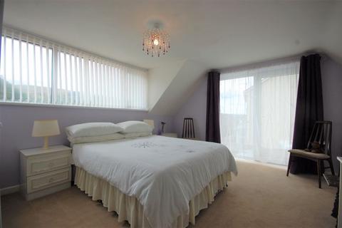 3 Clyngwyn Road, Ystalyfera, Swansea, SA9 2AE