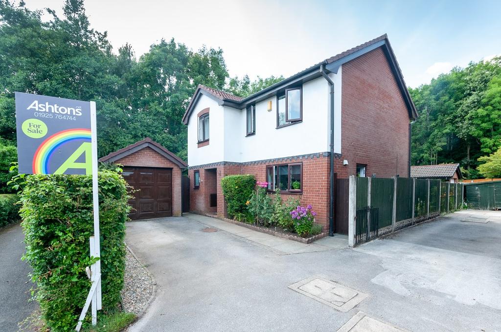 Applecross Close, Birchwood, Warrington, WA3 4 bed detached house £