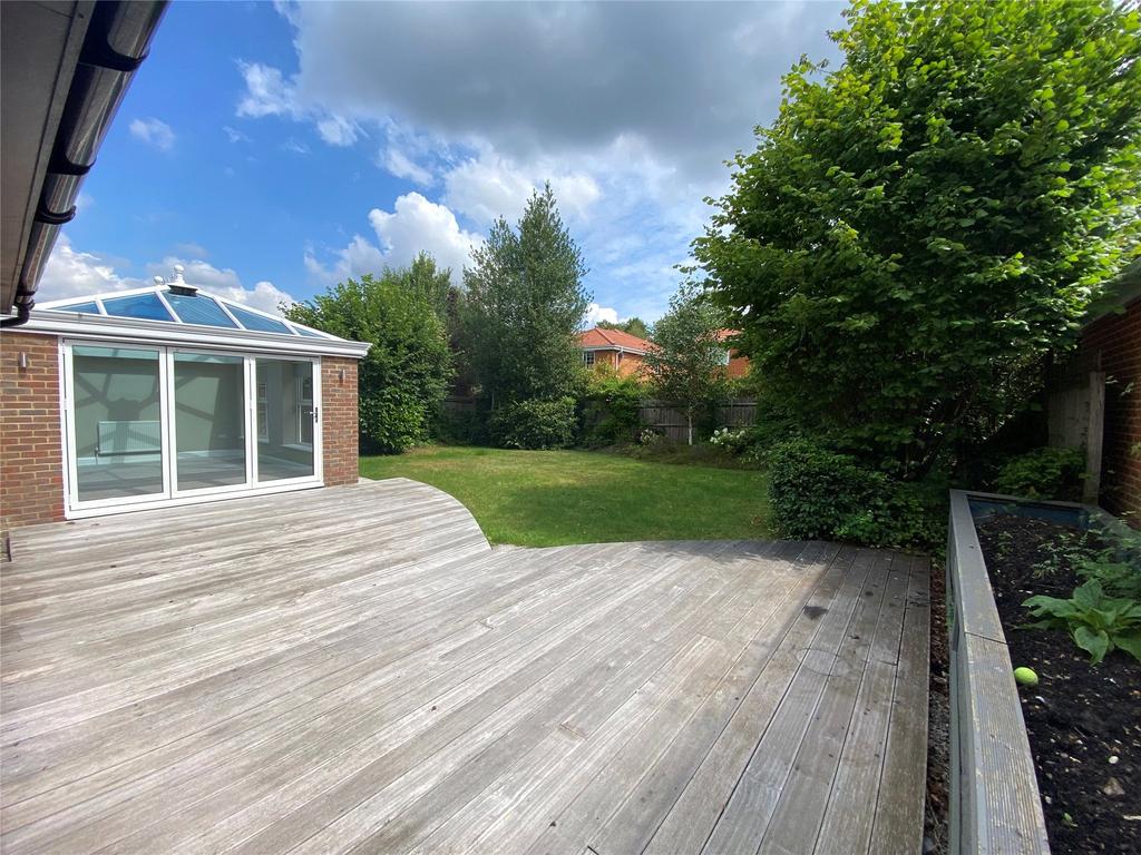 Lower Wokingham Road, Crowthorne, Berkshire, RG45 5 bed detached house