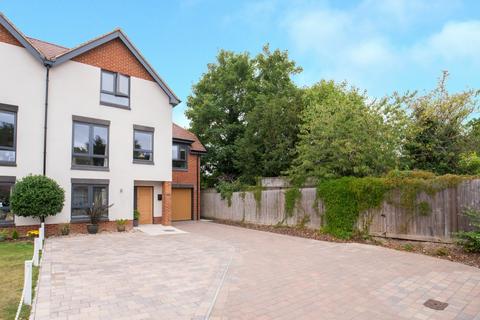 4 bedroom semi-detached house for sale, Apsley walk    , Richings Park SL0