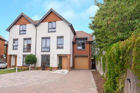 14 Apsley Walk, Iver, SL0 9BQ