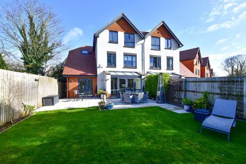 14 Apsley Walk, Iver, SL0 9BQ