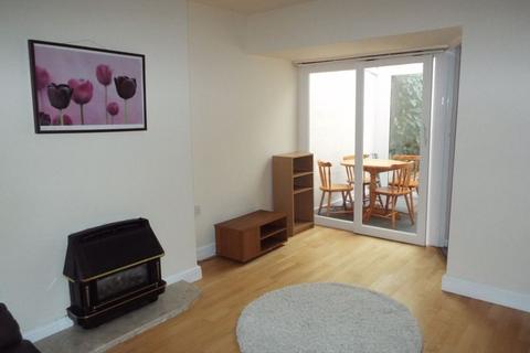 3 bedroom semi-detached house to rent, Reservoir Road, Selly Oak, Birmingham, B29 6SX