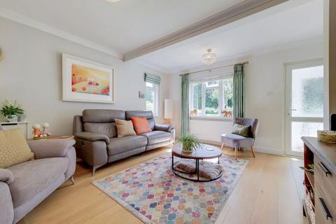 10 Hawthorn Crescent, South Croydon, CR2 8PD