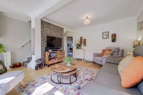 10 Hawthorn Crescent, South Croydon, CR2 8PD