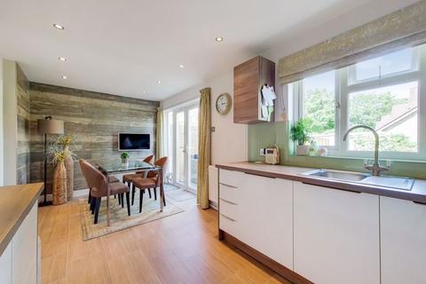 10 Hawthorn Crescent, South Croydon, CR2 8PD