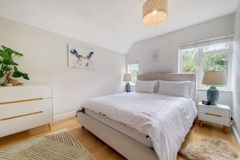 10 Hawthorn Crescent, South Croydon, CR2 8PD