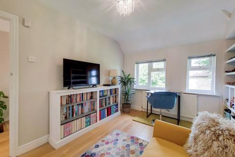 10 Hawthorn Crescent, South Croydon, CR2 8PD