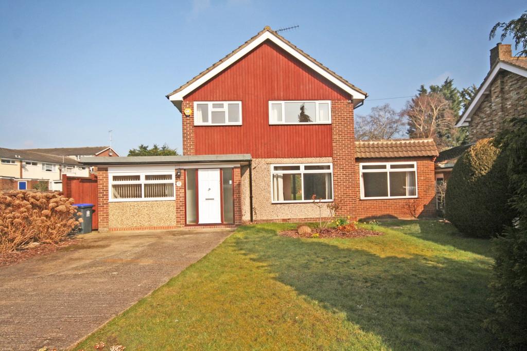 Mayflower Way, Beaconsfield... 4 bed detached house £1,895 pcm (£437 pw)
