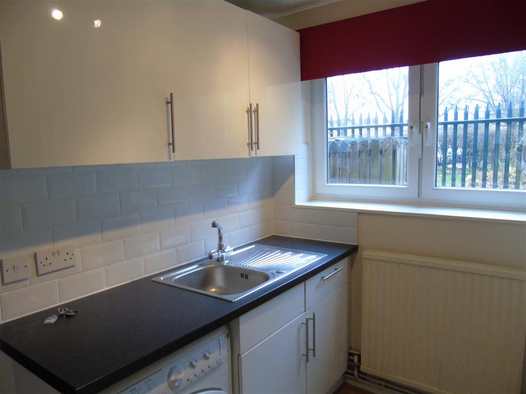 Dawley, Welwyn Garden City 1 bed flat £800 pcm (£185 pw)
