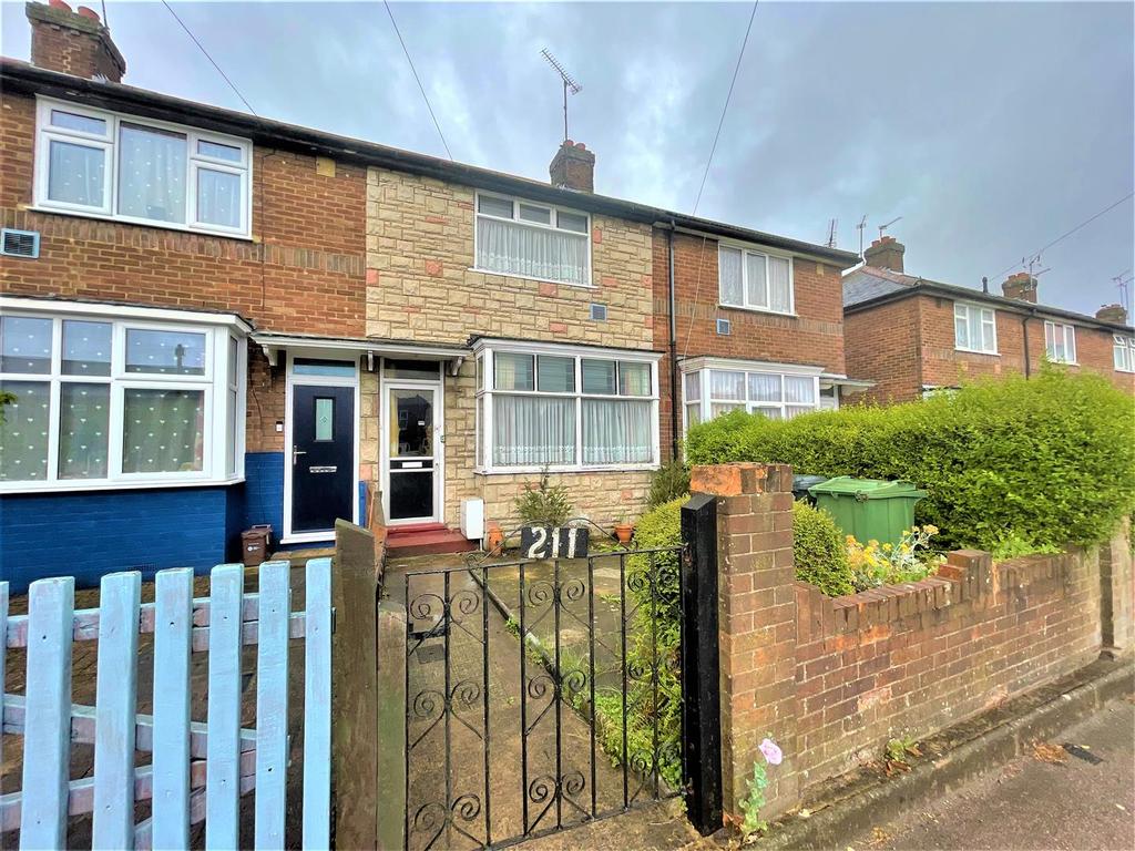 Luton Road, Dunstable, Bedfordshire 2 bed terraced house for sale £