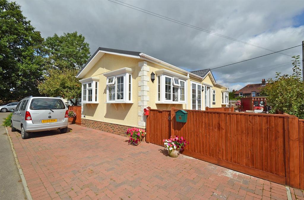Manor Park Homes Estate, New Road, Hellingly, Hailsham 2 bed park home
