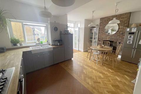 310 Gladstone Road, Barry, CF63 1NH