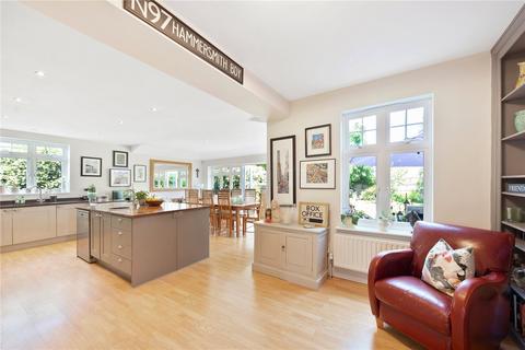 5 bedroom detached house to rent, Cambridge Avenue, New Malden