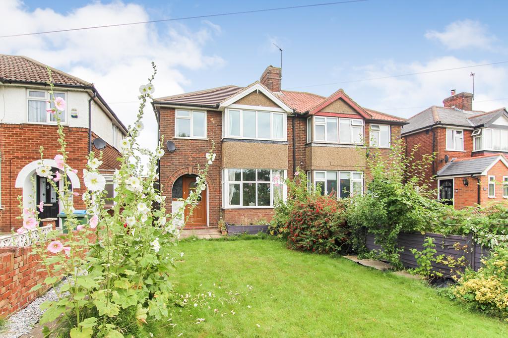 Bicester Road, Aylesbury, HP19 9BD 3 bed semidetached house £365,000