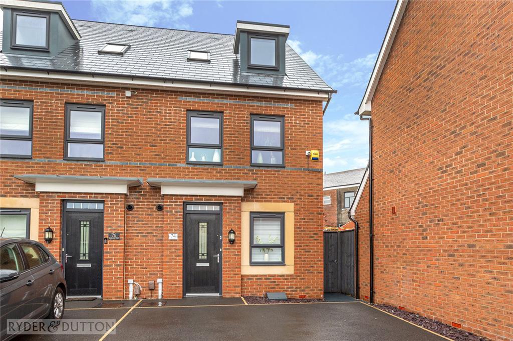 Charlton Street, Castleton, Rochdale, Greater Manchester, OL11 4 bed