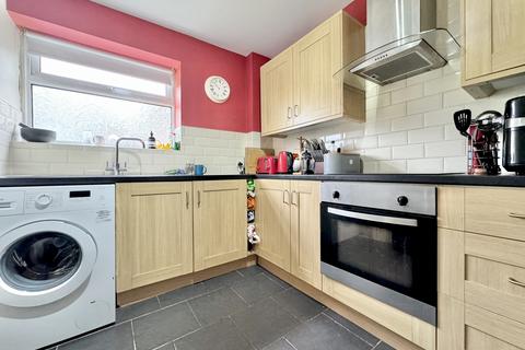 2 bedroom flat to rent, Roundhay, Leeds, LS8