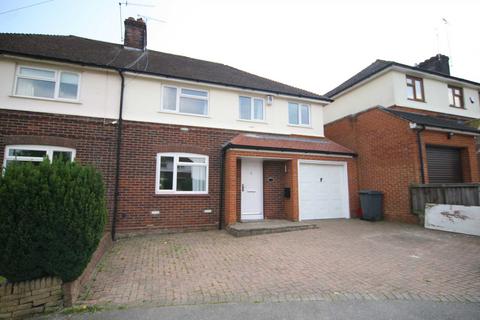 4 bedroom semi-detached house to rent, Church Close, Brentwood, CM15
