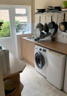 3 bedroom house share to rent, Weydon Hill Close