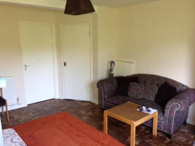 Weydon-hill-close-gu9-8pa-982824