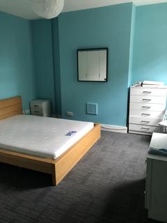 6 bedroom flat to rent - Upper High Street