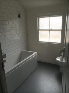 6 bedroom flat to rent - Upper High Street