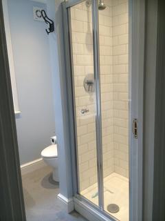 6 bedroom flat to rent - Upper High Street