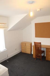 8 bedroom flat to rent, New Road