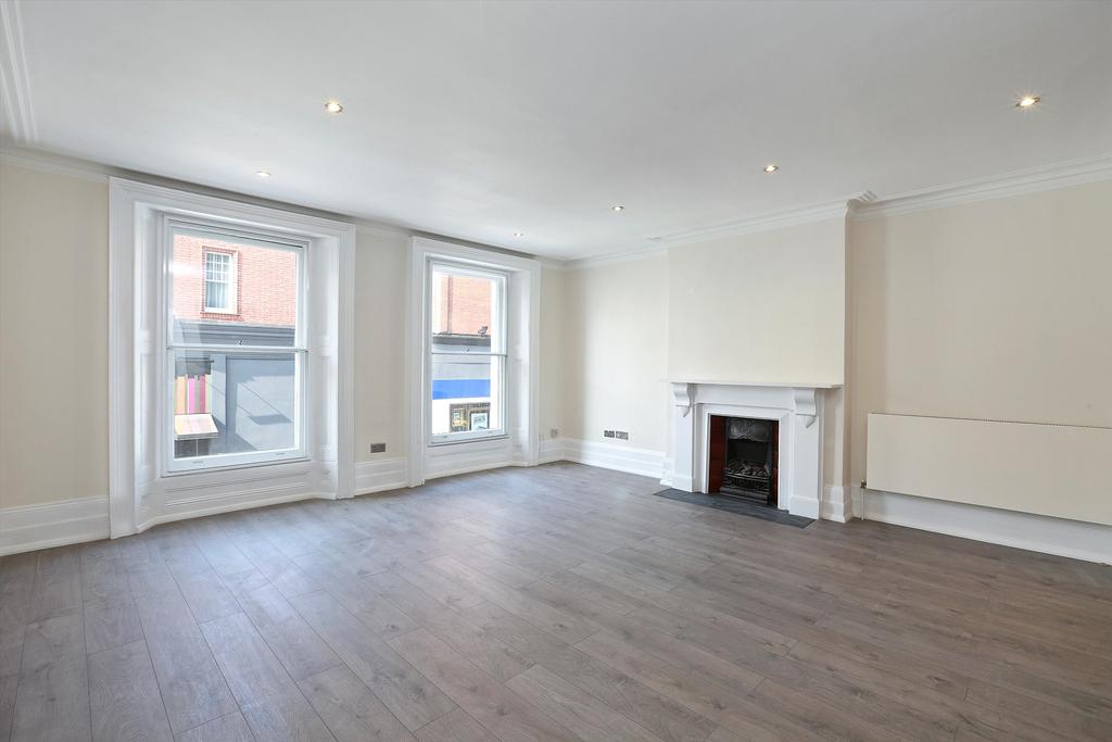 Abingdon Road, Kensington, London, W8 3 bed flat - £4,442 pcm (£1,025 pw)