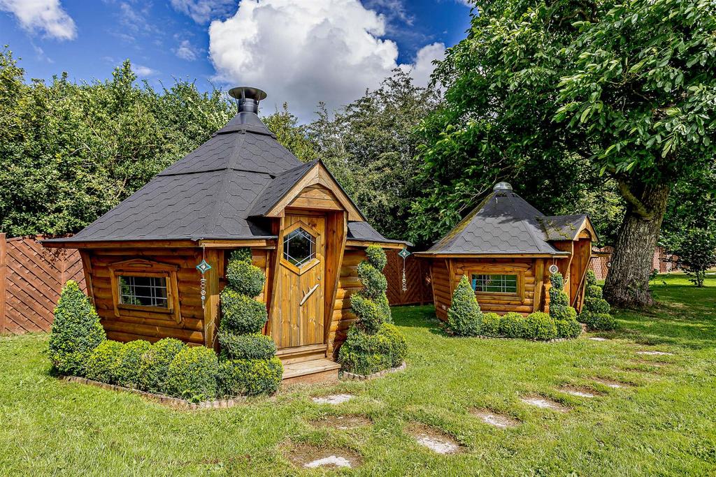 Hobbit Houses 45 800.jpg