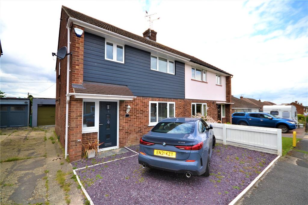 Edinburgh Gardens, Braintree, CM7 3 bed semidetached house £1,250