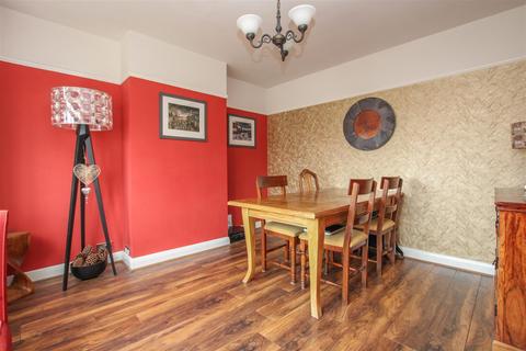 28 Kavanaghs Road, Brentwood, CM14 4NB