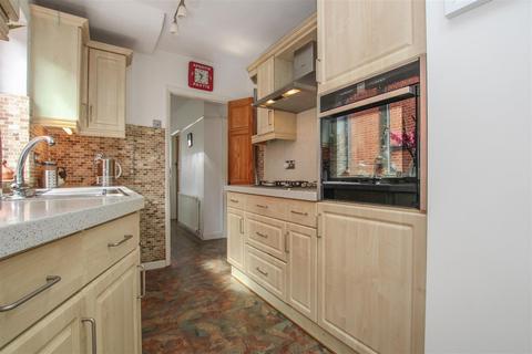 28 Kavanaghs Road, Brentwood, CM14 4NB