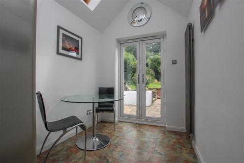 28 Kavanaghs Road, Brentwood, CM14 4NB
